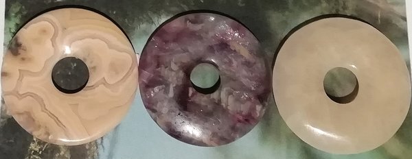 Crazy Lace Achat, Fluorit, Orangencalcit, 3 Donuts ca. 30 mm Ø im Set