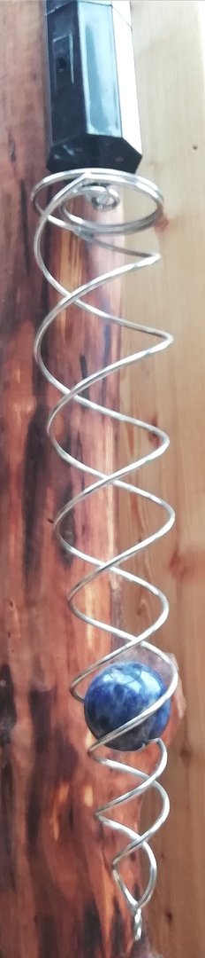 Windspiel Chi-Metallspirale + 1 Kugel in Achat, Blaufluss, Brekzienjaspis, Goldfluss oder andere